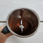 Foto de vaso de thermomix lleno de café ya molido en esta