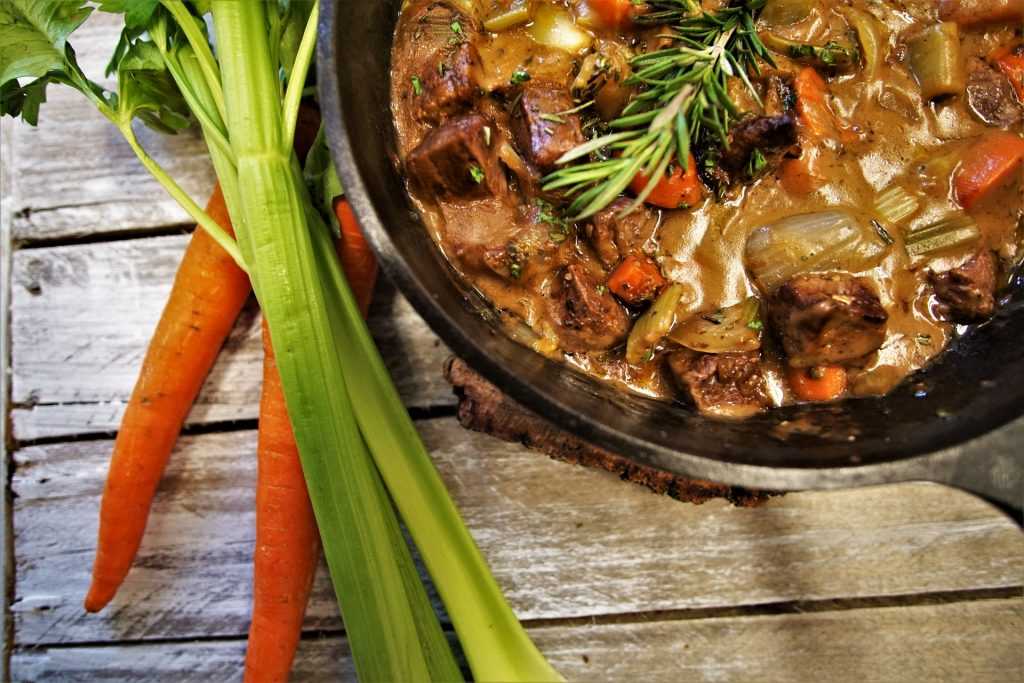 Carne con patatas al estilo extremeño en la Thermomix