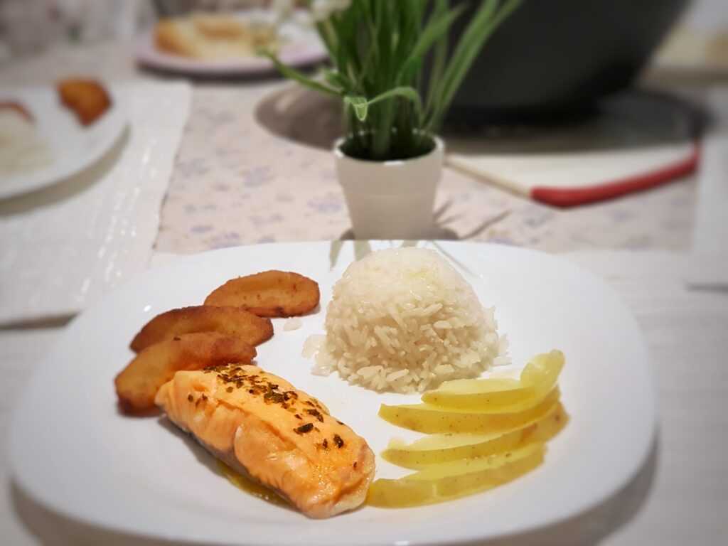 Salmón con manzana