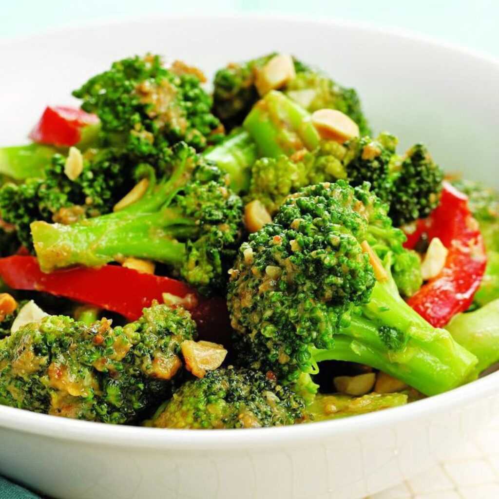 Ensalada de brócoli, pimiento y manzana en la thermomix