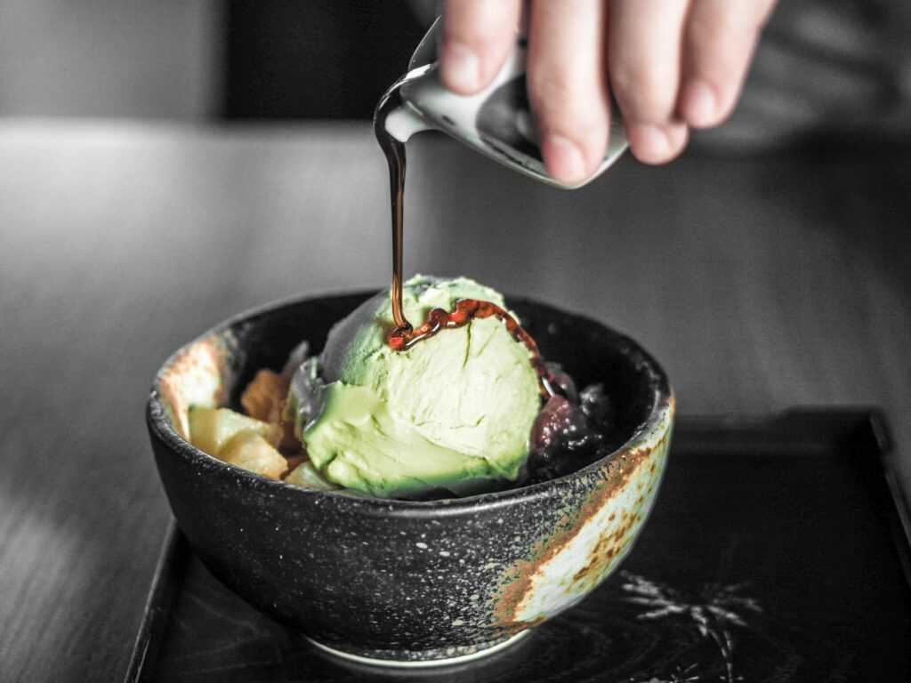 Helado de mantecado y té matcha