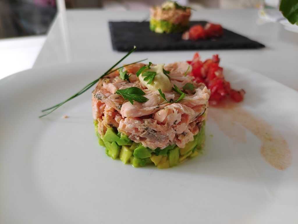 Tartar de salmón con aguacate Thermomix