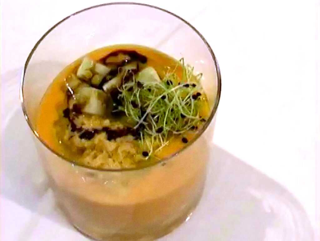 Salmorejo de centollo y pepino