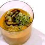 Salmorejo con pepino y centollo