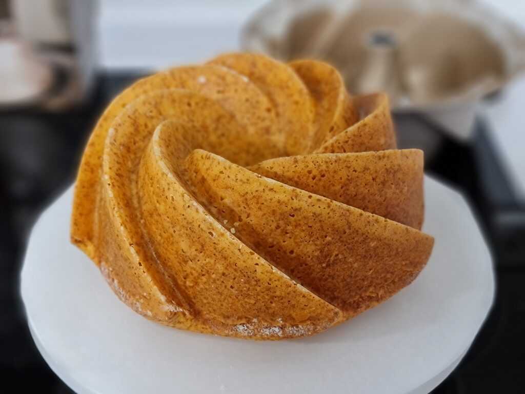 Bizcocho de zanahoria en molde bundt cake Bizcocho de zanahoria en molde bundt cake