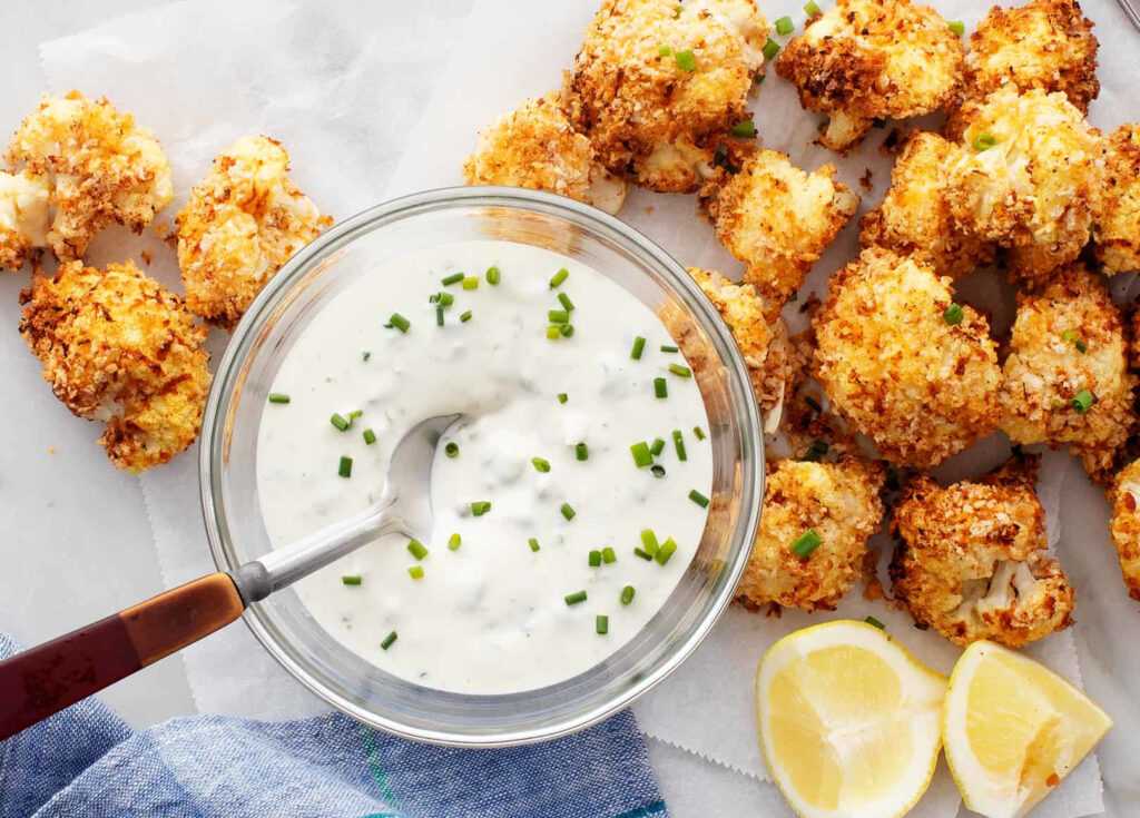 Dados de bacalao a la provenzal con salsa tártara