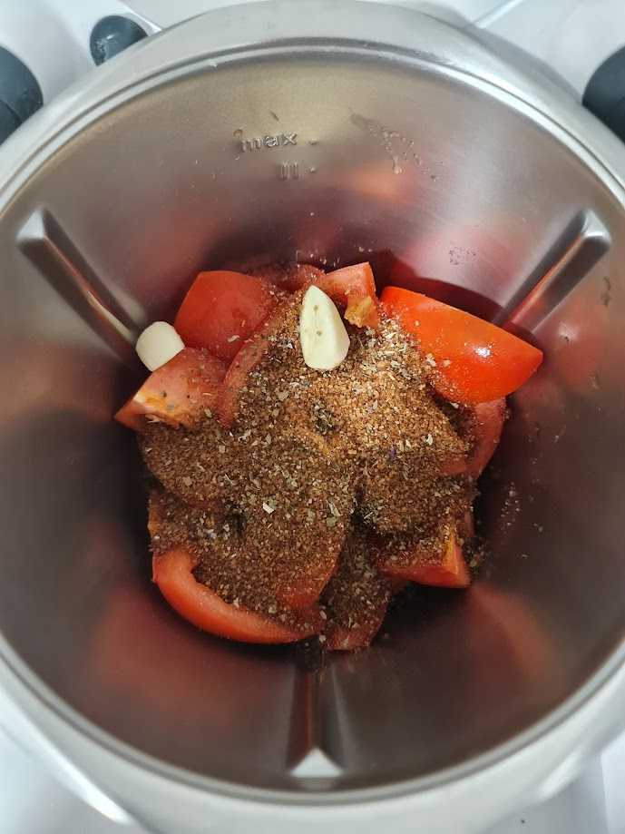 resto-de-ingredientes-en-el-vaso-de-la-thermomix
