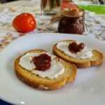 Tostas de queso crema y tomate confitado en la thermomix