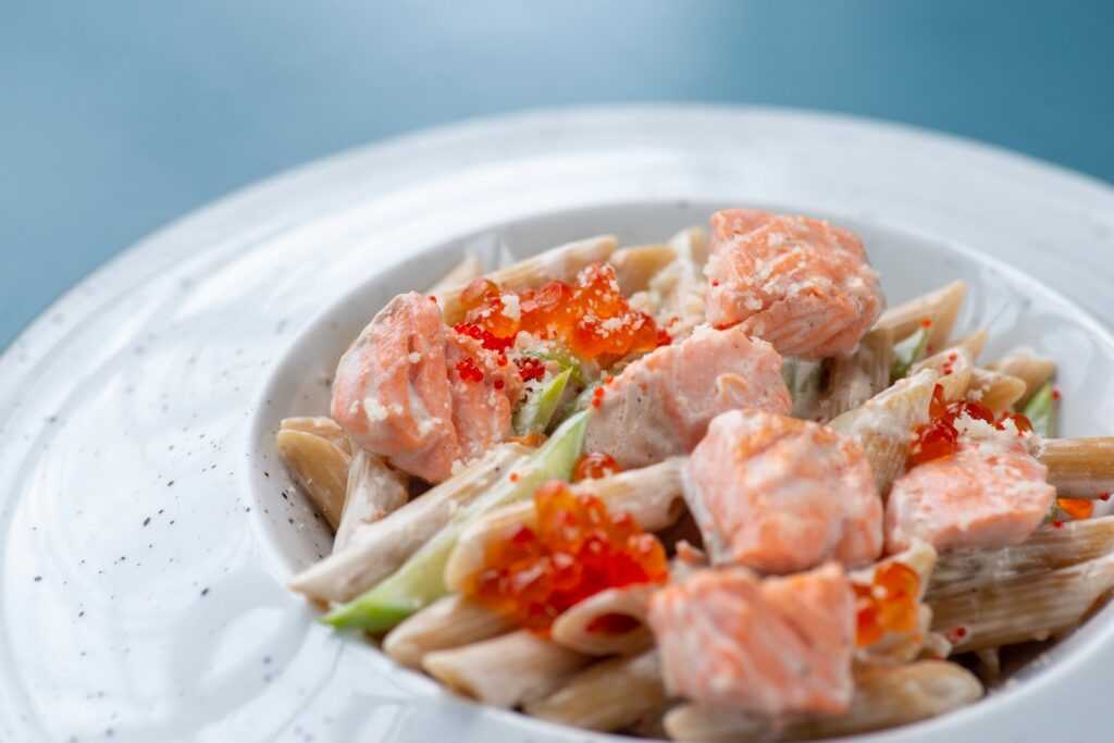 Ensalada de pasta con salmón en la Thermomix