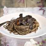 Tallarines con sepia en tinta negra en la thermomix