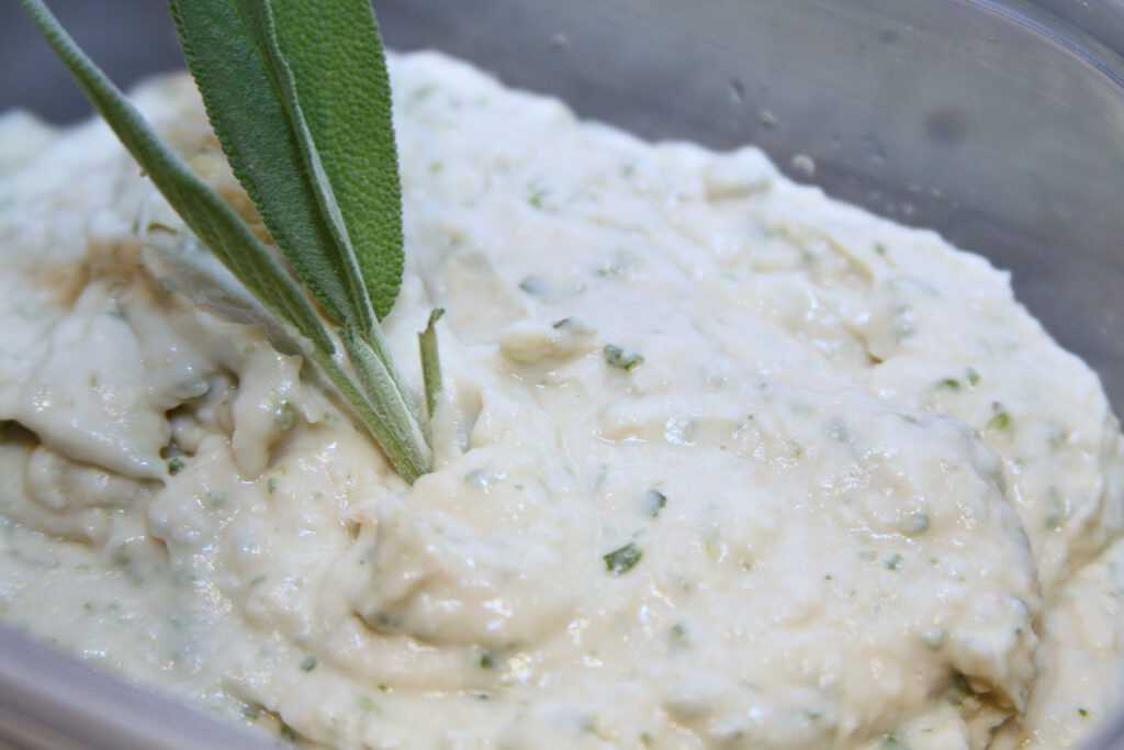 Untable de ajo y hierbas en la thermomix