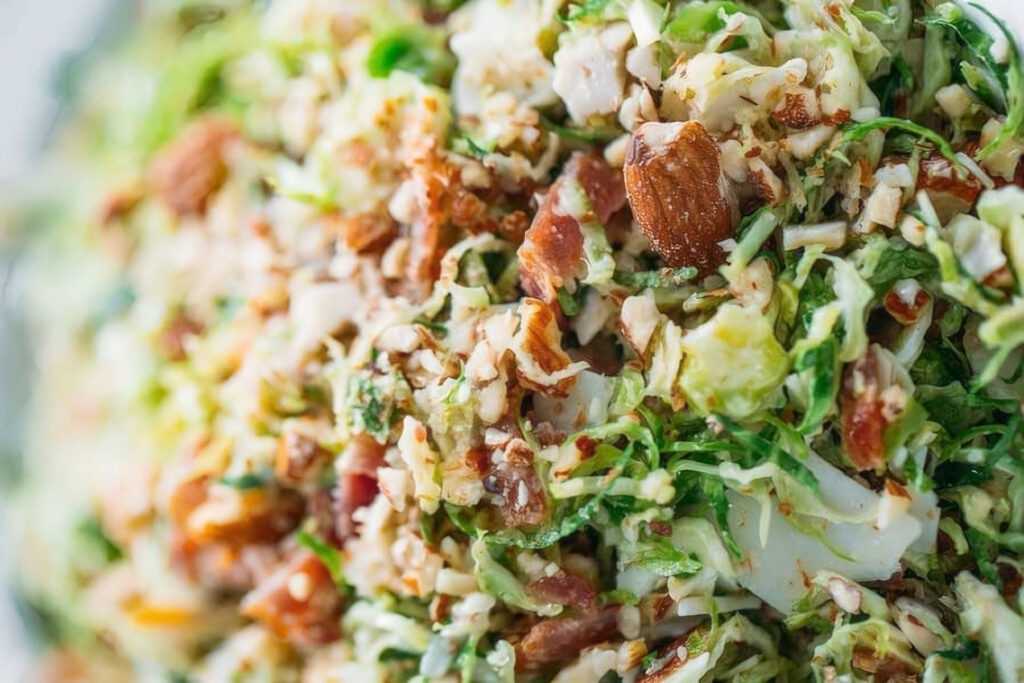Ensalada crujiente de coles de brusela, almendra y bacon en la Thermomix