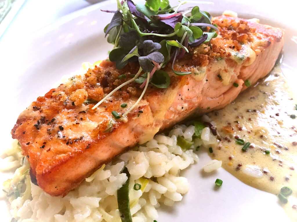 Salmón en salsa cremosa de champiñones en la Thermomix