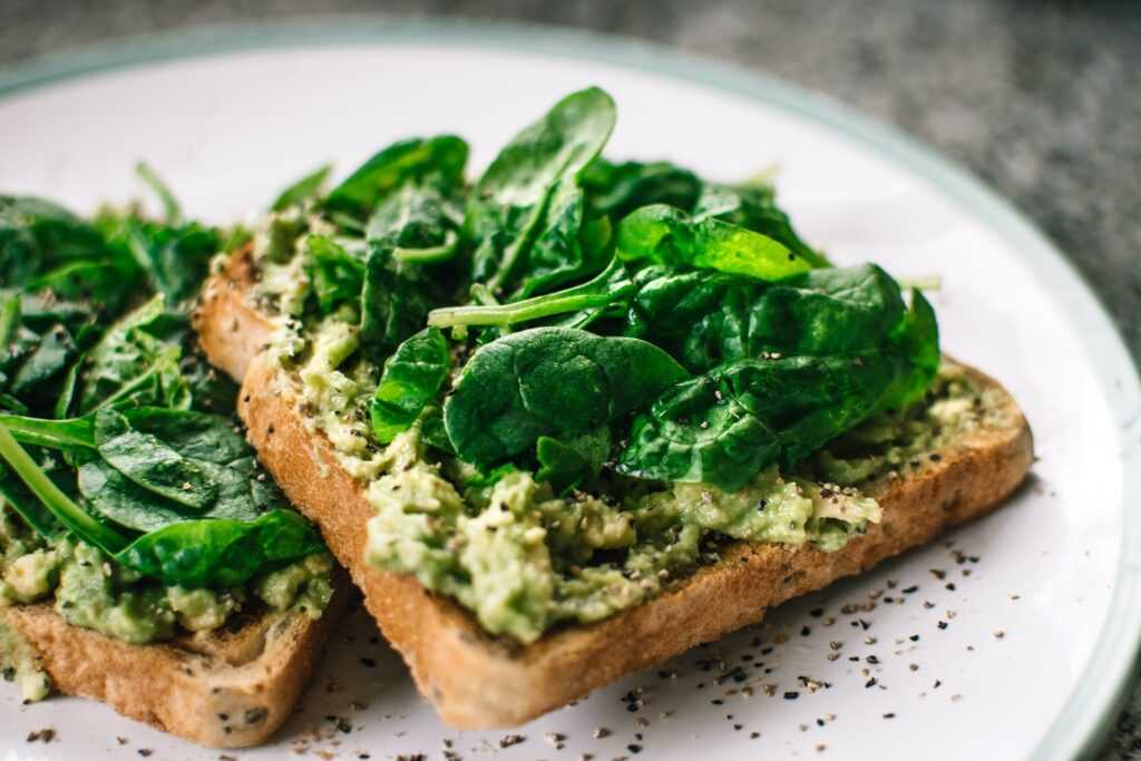 Untable de espinacas bebé con anacardos y parmesano en la thermomix