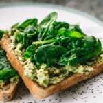 Untable de espinacas bebé con anacardos y parmesano en la thermomix