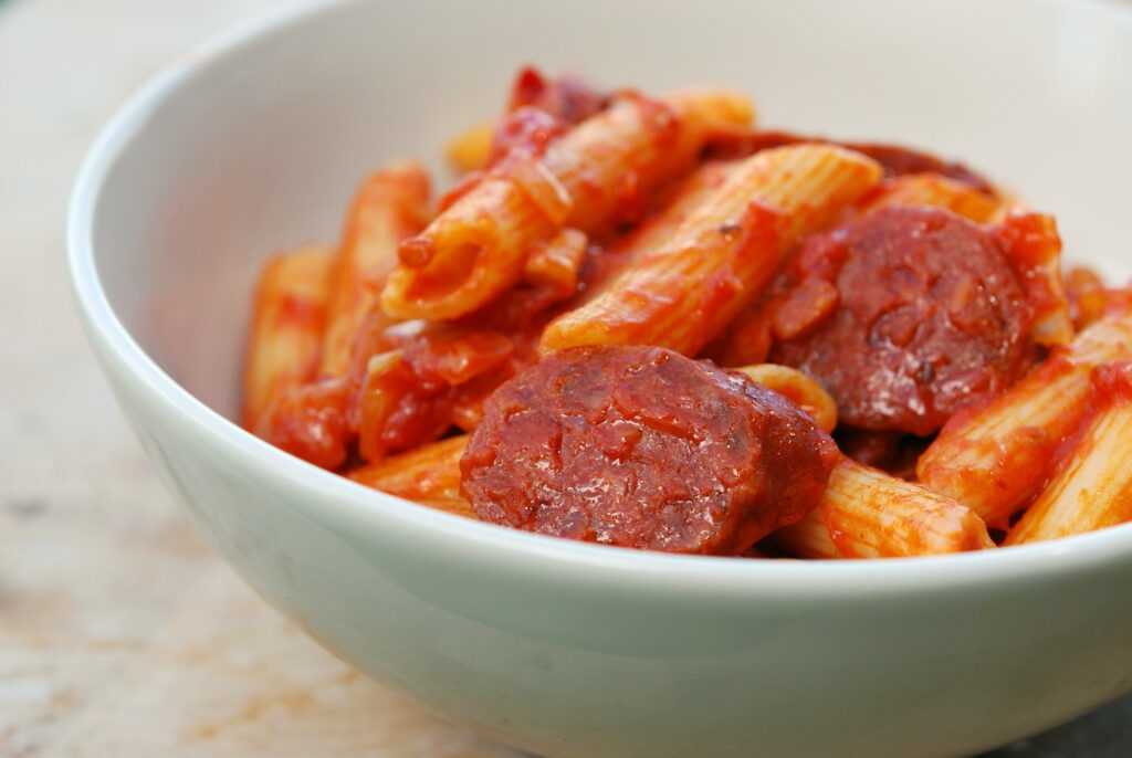 Macarrones con tomate y chorizo en la Thermomix