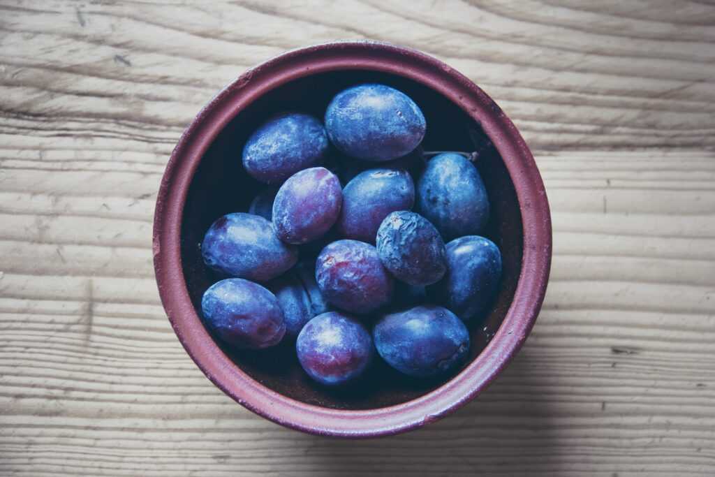 Ciruelas al vino tinto en la Thermomix