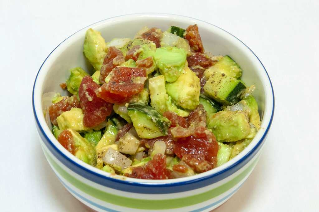 Ensalada de tomate cherry y aguacate en la Thermomix