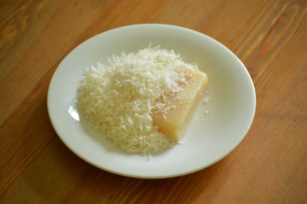 Rallar queso parmesano en la Thermomix