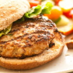 Hamburguesa de pollo y pavo al estilo mediterráneo con Thermomix
