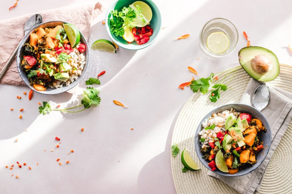 Ensalada de salmón con mango y pepino