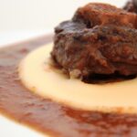 Meloso de ternera y parmentier con mascarpone y albahaca