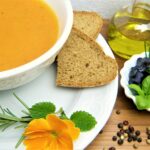 Crema de verduras con jamón york y quesitos