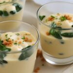 Vasitos de crema de garbanzos con bacalao y espinacas