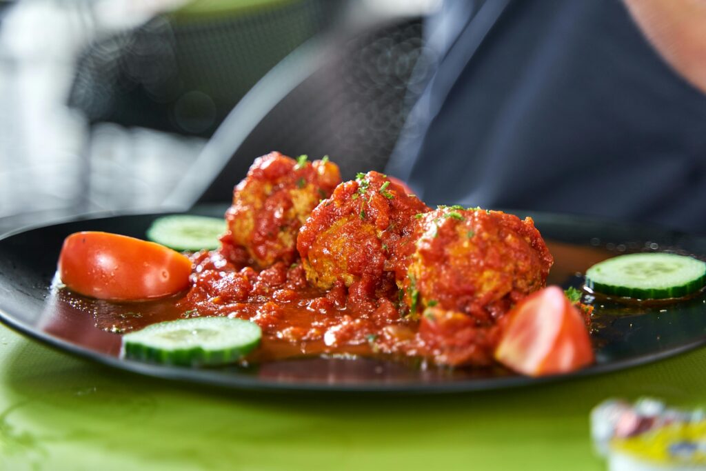 Albóndigas con Varoma en salsa hecha en casa